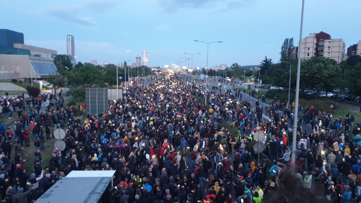 Tens Of Thousands Of Protesters Decry Serbian Government's Response To ...