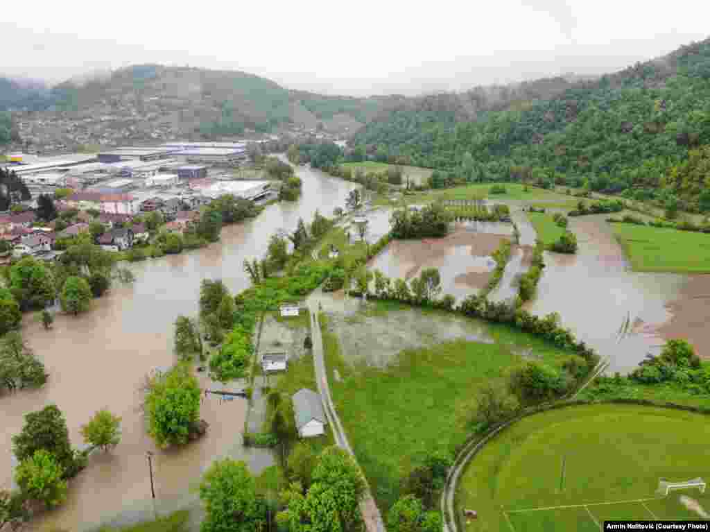 Përmbytje ka pasur edhe në Bosnje e Hercegovinë si pasojë e reshjeve të dendura të shiut.