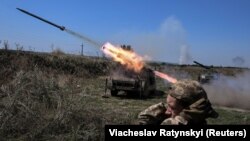 Ukrainian troops fire at Russian positions in the southeastern Zaporizhzhya region. 