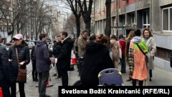 Ispred škole "Vladislav Ribnikar" u Beogradu održan je javni čas 28. februara 2024.