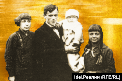 Марина Цветаева с Сергеем Эфроном, дочерью Ариадной и сыном Георгием