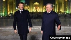 Өзбекстандын лидери Шавкат Мирзиёев менен Франциянын президенти Эммануэл Макрон Самаркандда, 1-ноябрь, 2023-жыл.