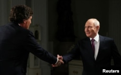 Такер Карлсон і Володимир Путін під час запису інтерв'ю в Москві. 6 лютого 2024 року