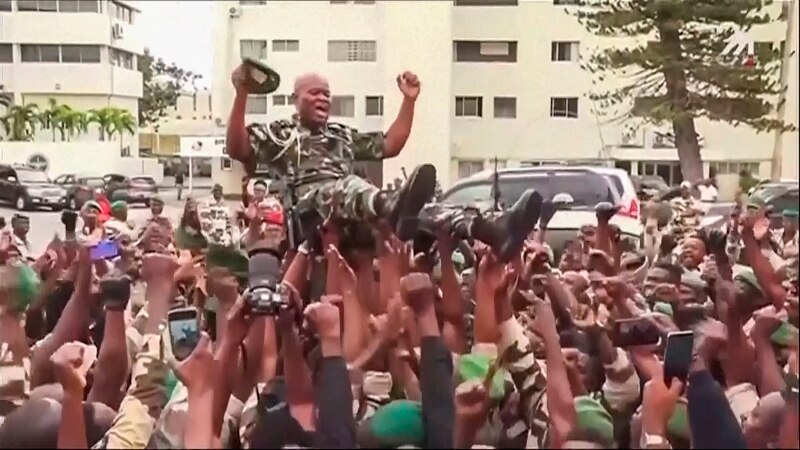 Vođa puča u Gabonu položio zakletvu kao privremeni predsednik