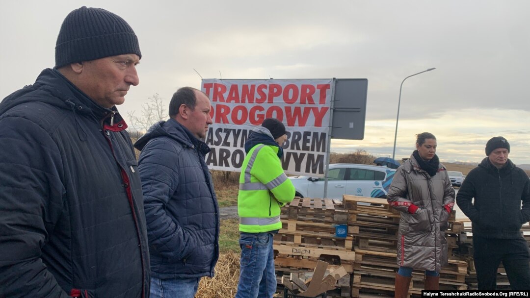 The move from the European Commission comes as farmers in several EU countries stage roadblocks to demand better revenues and conditions. (file photo)