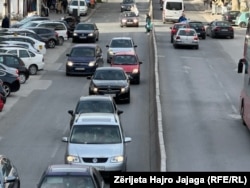 Sipas Ministrisë së Brendshme maqedonase, një e treta e veturave që janë në qarkullim ose 140 mijë nga gjithsej 480 mijë sosh, regjistrimin e parë e kanë pasur në vitin 2005, 2006 apo 2007.