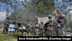Militarii francezi dislocați la Cincu se antrenează cu forțe din România și din alte state aliate din NATO de peste doi ani.