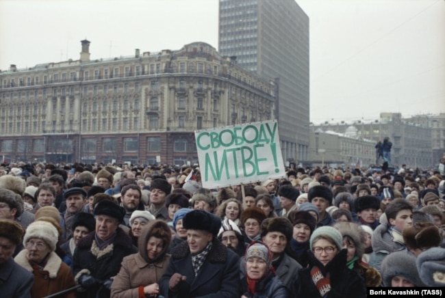 20 января 1991 года. Митинг в Москве на Манежной площади в поддержку независимости Литвы