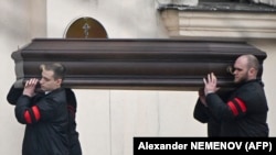 Unošenje kovčega s telom ruskog opozicionog lidera Alekseja Navaljnog u Crkvu ikone Majke Božije, Moskva 1. mart 2024.
