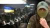 Колаж. Кримчанин, військовослужбовець 65-ї ОМБр із позивним «Кузьмич», на тлі – колона бронетехніки ЗСУ 