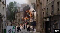 نمایی از محل انفجار در یک ساختمان قدیمی در مرکز پاریس