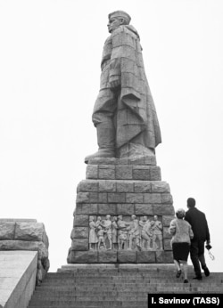 The Alyosha monument seen in 1978