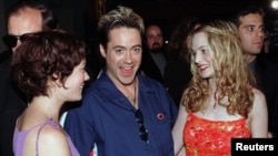  Робърт Дауни Джуниър на първата си обществена поява, откакто е освободен от пандиза. 