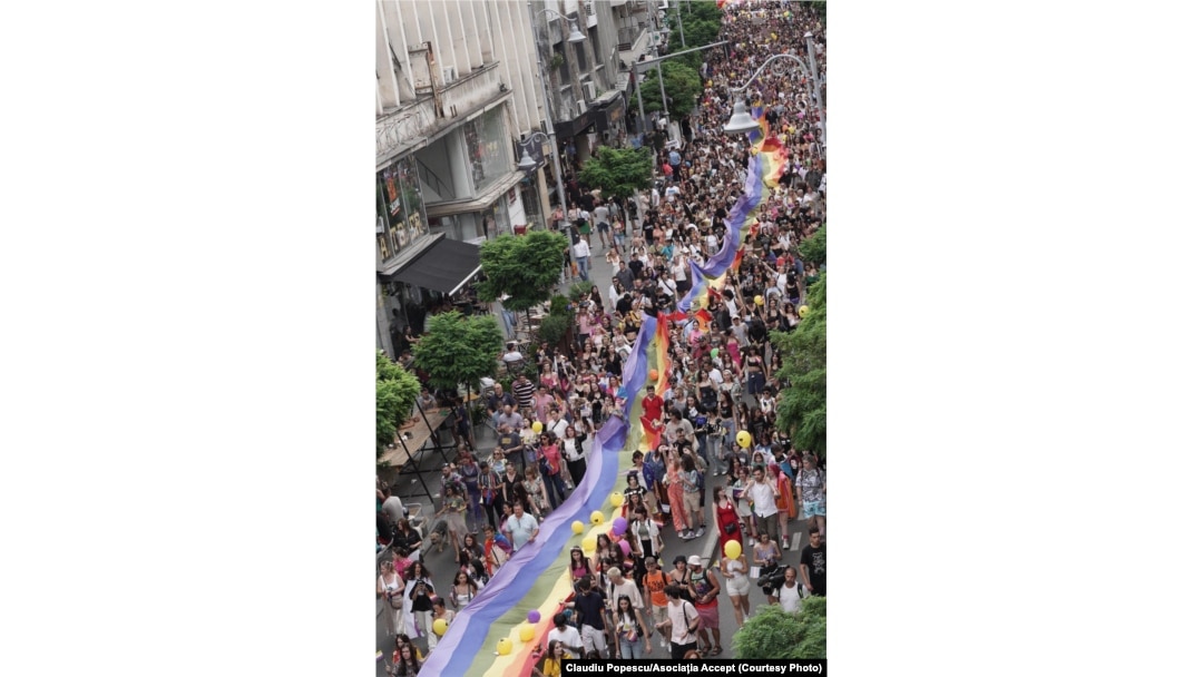 Calea Victoriei în timpul marșului Bucharest Pride 2023.