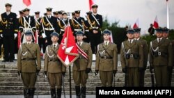 Полските војници од почесната гарда на церемонијата на полуостровот Вестерплате во Гдањск, 1 септември 2024 г.