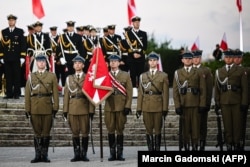 Garda de onoare poloneză, la comemorarea a 85 de ani de la invadarea Poloniei, în peninsula Westerplatte din Gdansk, unde a avut loc prima luptă de după acel moment.