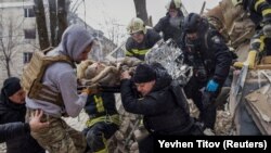 Эвакуация из развалин в Харькове