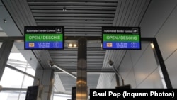 Pe cel mai mare aeroport al țării, Aeroportul Henri Coandă (Otopeni), au fost instalate dispozitive automate de scanare a pașapoartelor biometrice, care vor fi folosite pentru controlul călătorilor în țările non-Schengen.