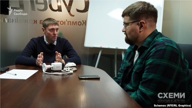 Serhiy Denysenko gjatë intervistës për njësinë hulumtuese, Skema, të Radios Evropa e Lirë.