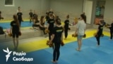 «Дітям байдуже: є світло, немає – вони готові тренуватись»: у Харкові працює спортивна школа у підвалі багатоповерхівки (відео)
