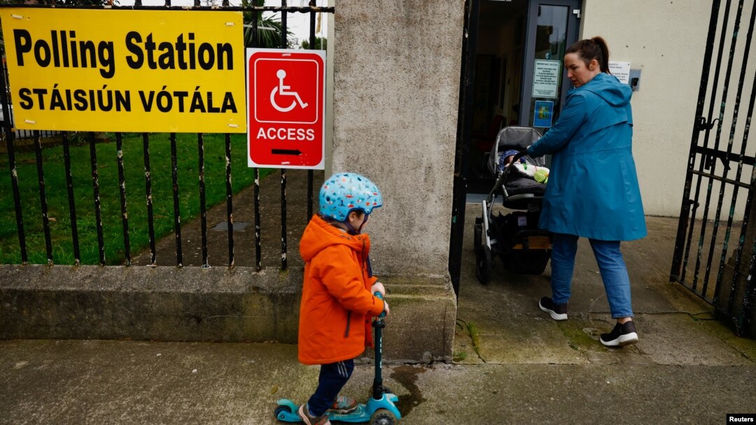 Участок для голосования в Дублине, 8 марта 2024 года