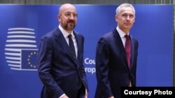 Про це Єнс Столтенберґ (праворуч) заявив на спільному брифінгу з головою Європейської Ради Шарлем Мішелем в Брюсселі 29 червня