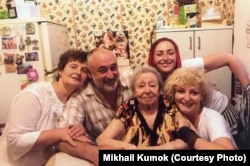 Медиаменеджер из Мелитополя Михаил Кумок с семьей, 16 сентября 2019 года