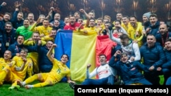România a reușit o calificare nesperată la Campionatul European de fotbal din Germania, ca echipă neînvinsă în preliminarii, după ce ratase precedentul turneu final.