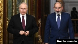 Russian President Vladimir Putin and Armenian Prime Minister Nikol Pashinian meet in Moscow on May 25. There has been a growing rift between Yerevan and Moscow. 