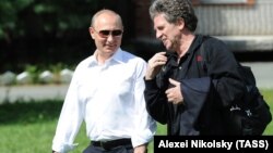 Президент России Владимир Путин и журналист Хуберт Зайпель