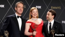  Матю Макфейдън, Сара Снук и Кийрън Кълкин (от ляво на дясно) театралничат дружно с премиите на 75-ата гала 