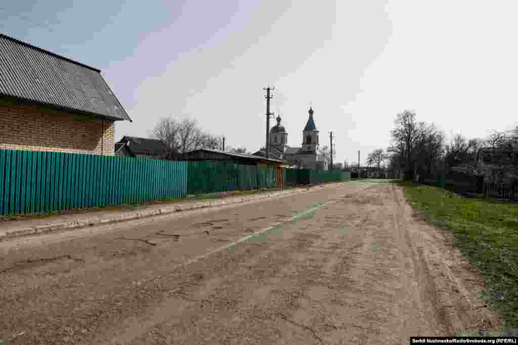 Image 1: A Ukrainian soldier who fought to retake Lukyanivka and the nearby village of Rudnytskiy walks through the latter village in March 2022. Image 2: The same location seen in March 2024