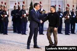 Președintele francez Emmanuel Macron și omologul său ucrainean, Volodimir Zelenski, Palatul Elysee, Paris, 14 mai, 2023