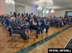 Mircea Diaconu, Norica Nicolai, Gheorghe Piperea au stat în primul rând alături de George Simion.