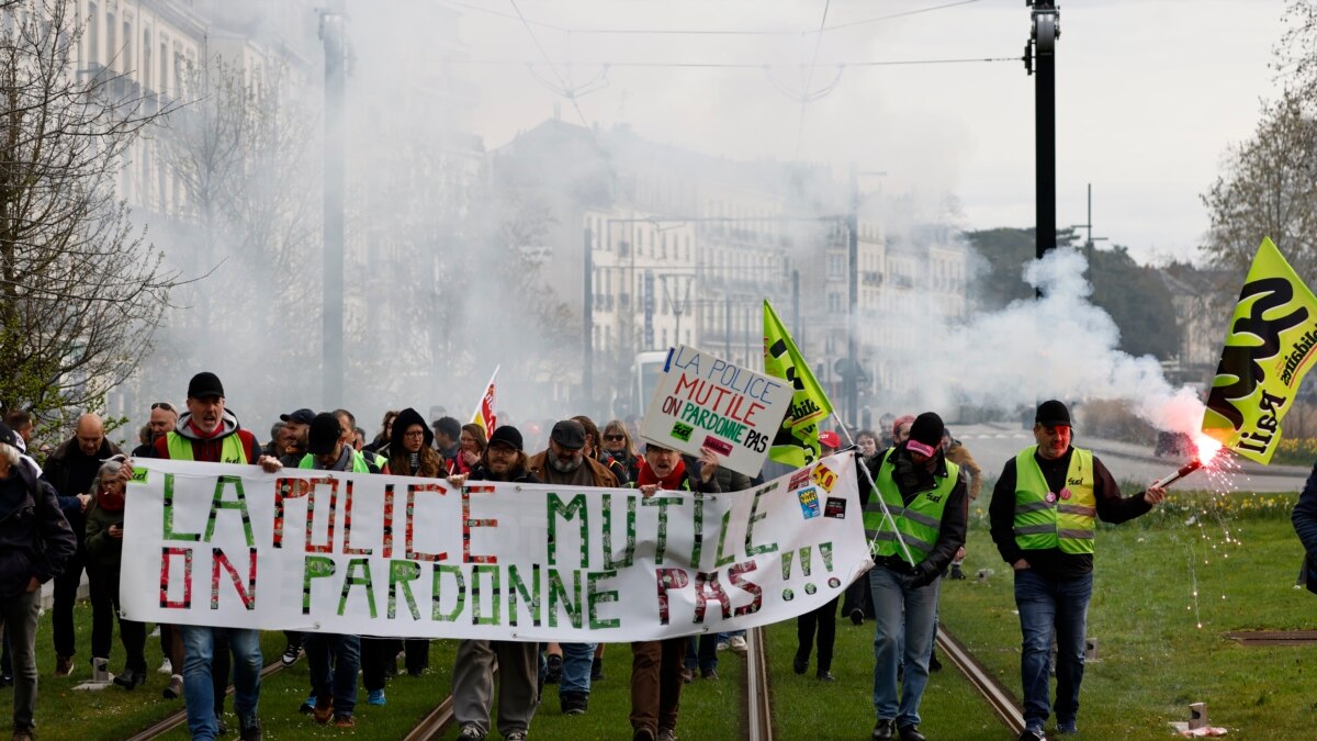 Protests continue in France