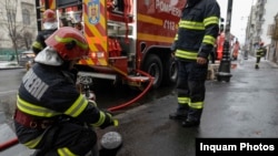 Pompierii intervin la un incendiu. Imagine generică. 