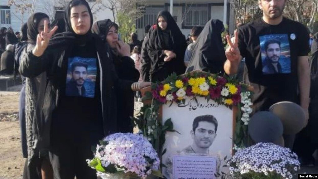 آرامگاه عرفان خزایی ٬معترض کشته شده در شهریار