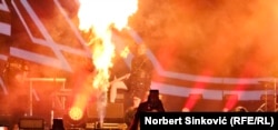 Këngëtari kroat, Marko Purishiq, i njohur më mirë si Baby Lasagna, duke performuar në Novi Sad, më 10 korrik 2024.