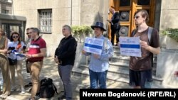 Ruski aktivisti ispred zgrade Vlade Srbije, 10. avgust 2023.