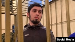 Чеченский активист Мансур Мовлаев находится под экстрадиционным арестом в Алматы. Россия требует его выдачи