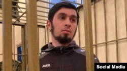 Шешен белсендісі Мансур Мовлаев Алматыда экстрадициялық қамауда отыр. Ресей оны беруді талап еткен.