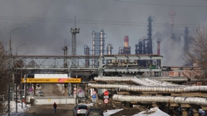 Украйна атакува масирано руски петролни рафинерии за да удари икономиката