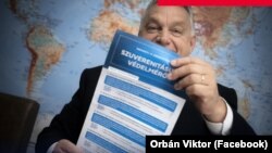 Viktor Orbán, prim-ministrul Ungariei, prezentând principiile pachetului legislativ privind „apărarea suveranității naționale". 