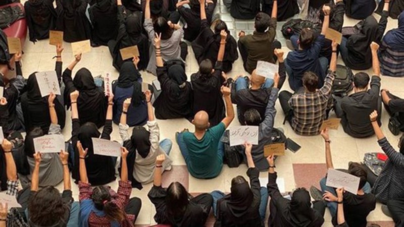  «اخراج و تعلیق» شماری از استادان  دانشگاه‌های کرمان، بهشتی و تهران  به خاطر حمایت از دانشجویان
