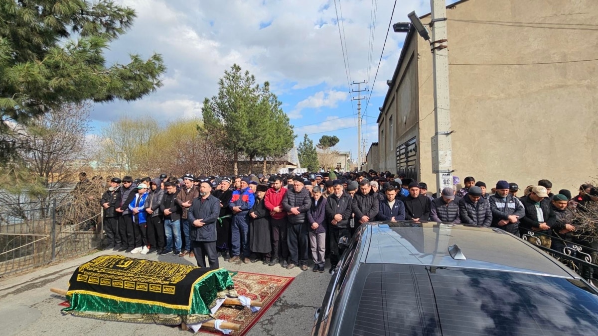 В Худжанде простились с Сафияхон. Тело девочки обнаружили в Узбекистане