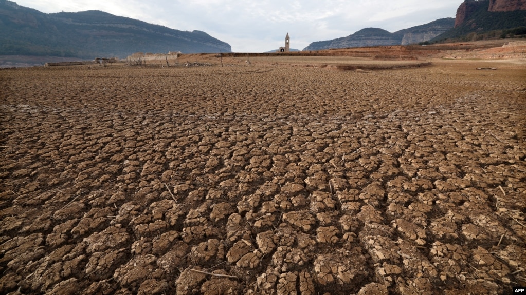 این عکس که در ۱۵ ژانویه ۲۰۲۴ گرفته شده، خاک خشک منطقه کاتالونیای اسپانیا را نشان می‌دهد