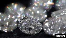 Brušeni dijamanti tokom zvanične prezentacije ruske kompanije Alrosa u Moskvi, februar 2019.