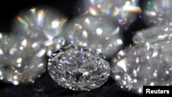 Diamantë të prodhuar nga Alrosa. Moskë, shkurt 2019.
