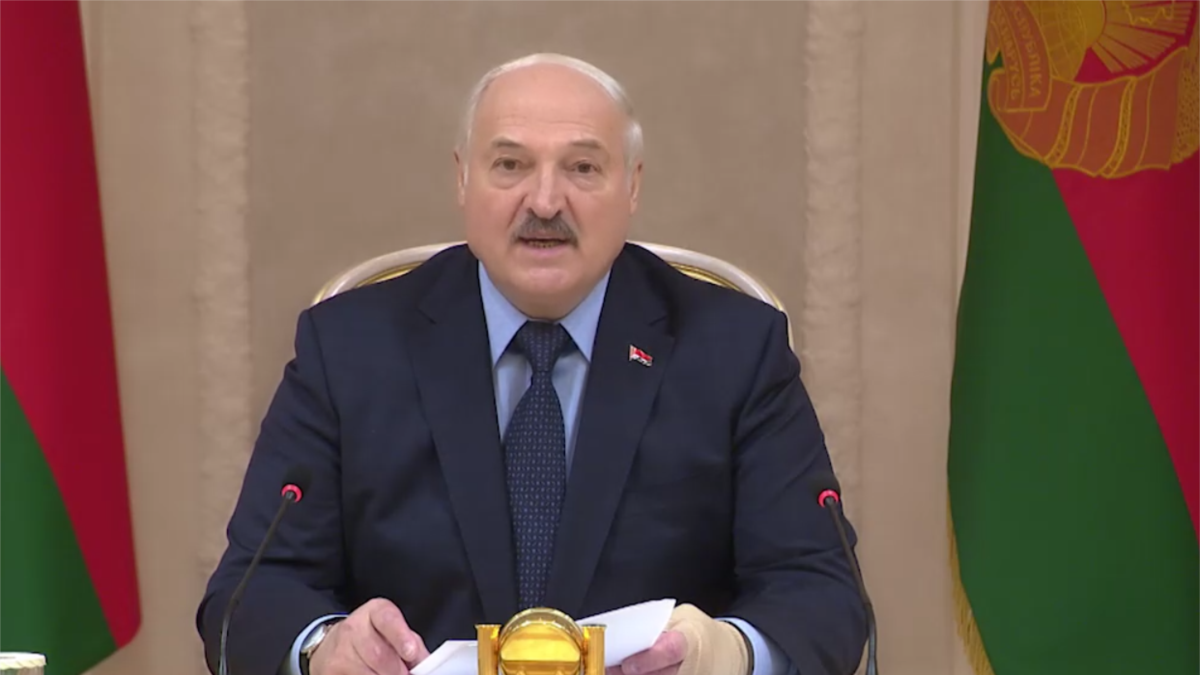 Лукашенко повідомив про приведення армії Білорусі в повну бойову готовність