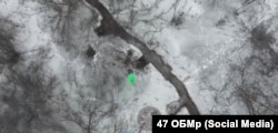 Сброс с украинского дрона в российский окоп под Авдеевкой, январь 2024 года